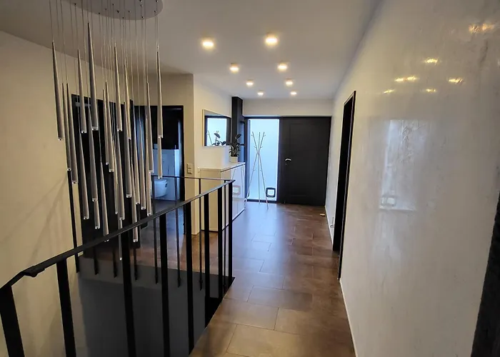 Architektenhaus am Waldrand mit Sauna